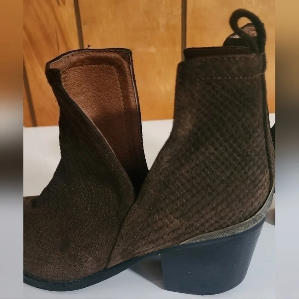 FREE PEOPLE Jeffery Campbell Hunt The Plains Boot Suede Snake Print Sz. 9.5